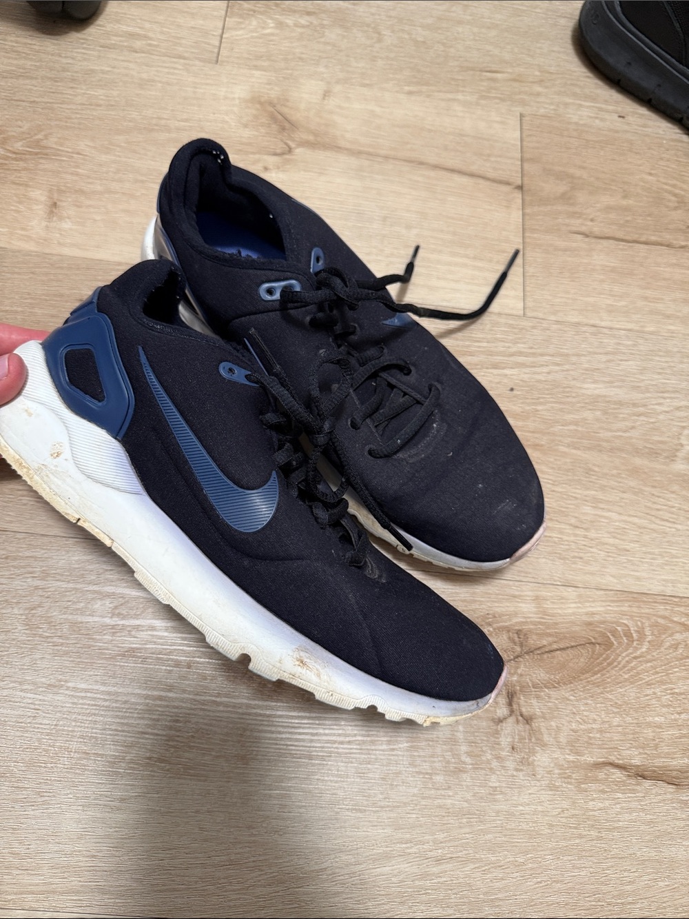 Nike Women’s Black and Navy Lightweight Athletic Sneakers